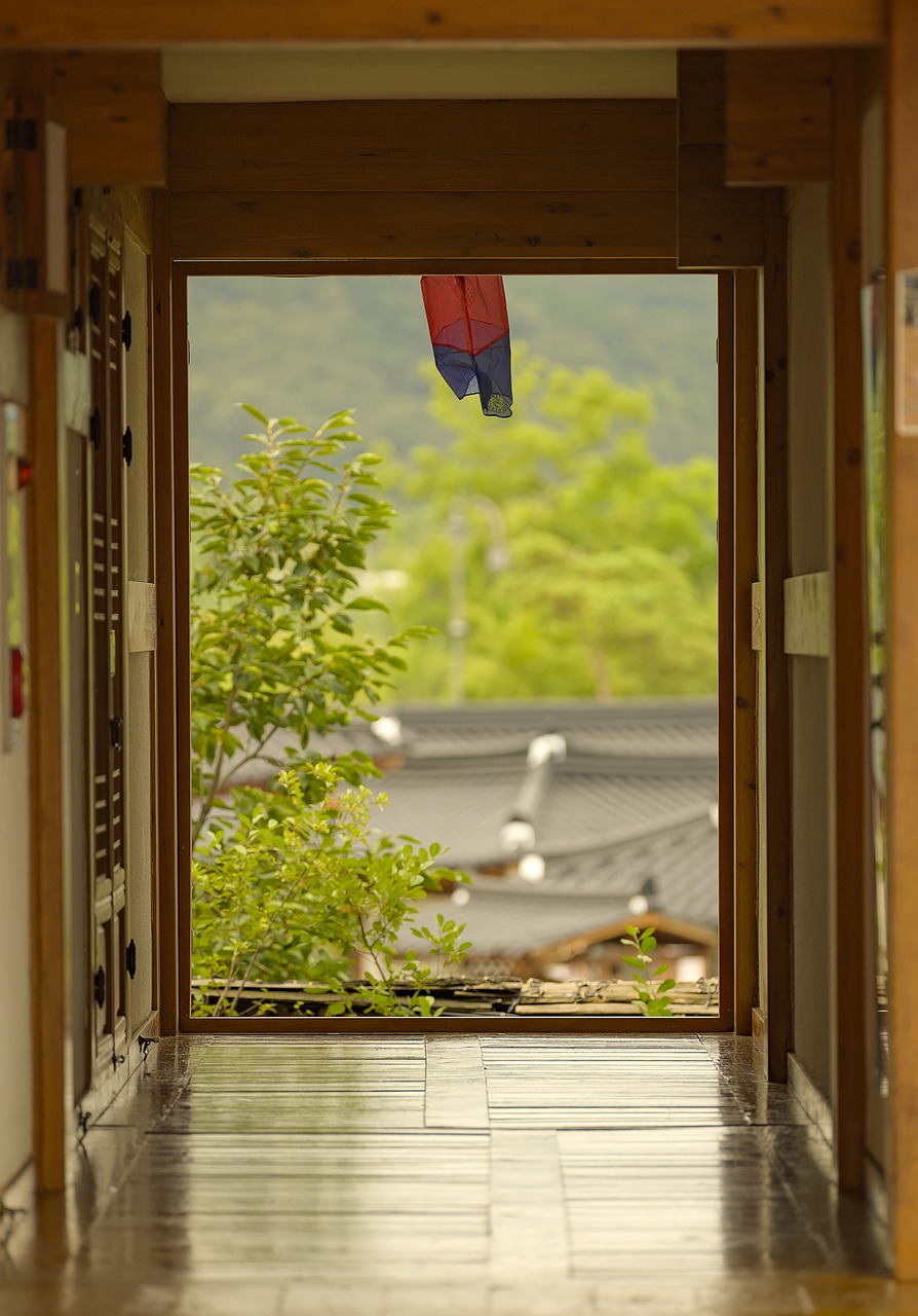 서울의 야경이 빛나는 창경궁: 야간개장에서의 특별한 경험 서울의 야경이 빛나는 창경궁: 야간개장에서의 특별한 경험