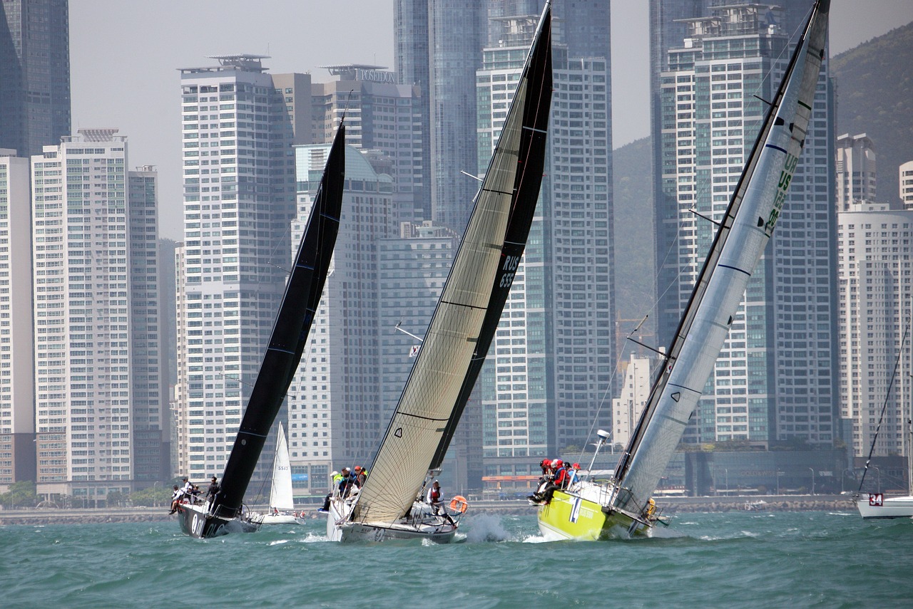 여름의 낙원, 부산 송정 해수욕장에서 즐기는 완벽한 휴가 여름의 낙원, 부산 송정 해수욕장에서 즐기는 완벽한 휴가