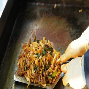 곱창전골 칼칼한 곱창전골로 얼큰한 매운 맛을 느껴보세요